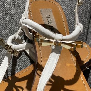 Steve Madden daisey sandals with gold bow